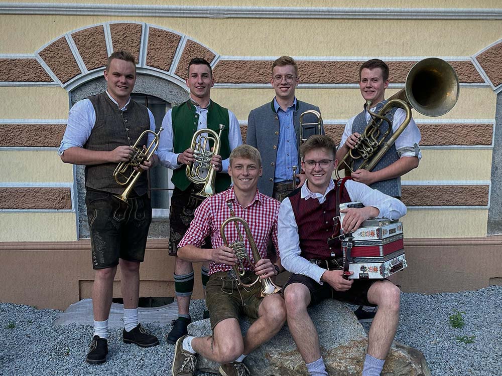 Dämmerschoppen mit den Tóskiringa Nébelandlan