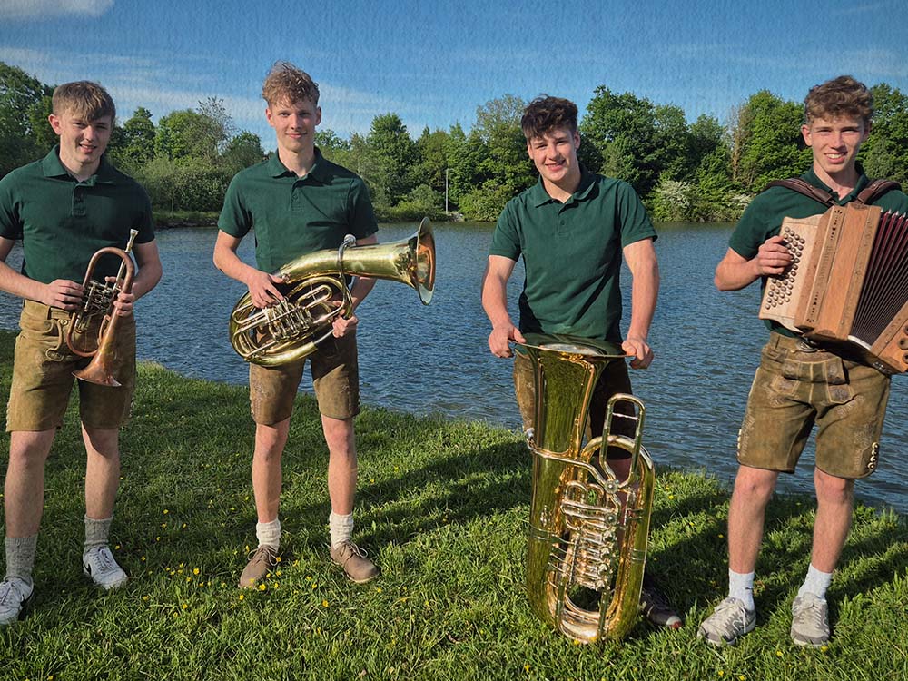 Weißwurstfrühschoppen mit der Zwoaviertler Musi